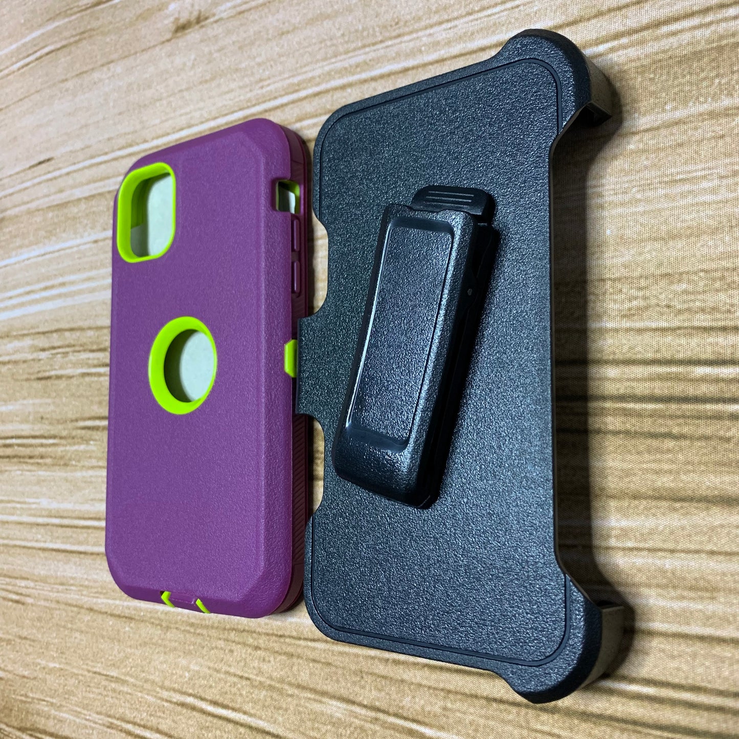 DARK PURPLE & GREEN IPHONE 15 OTTER BOX CASE